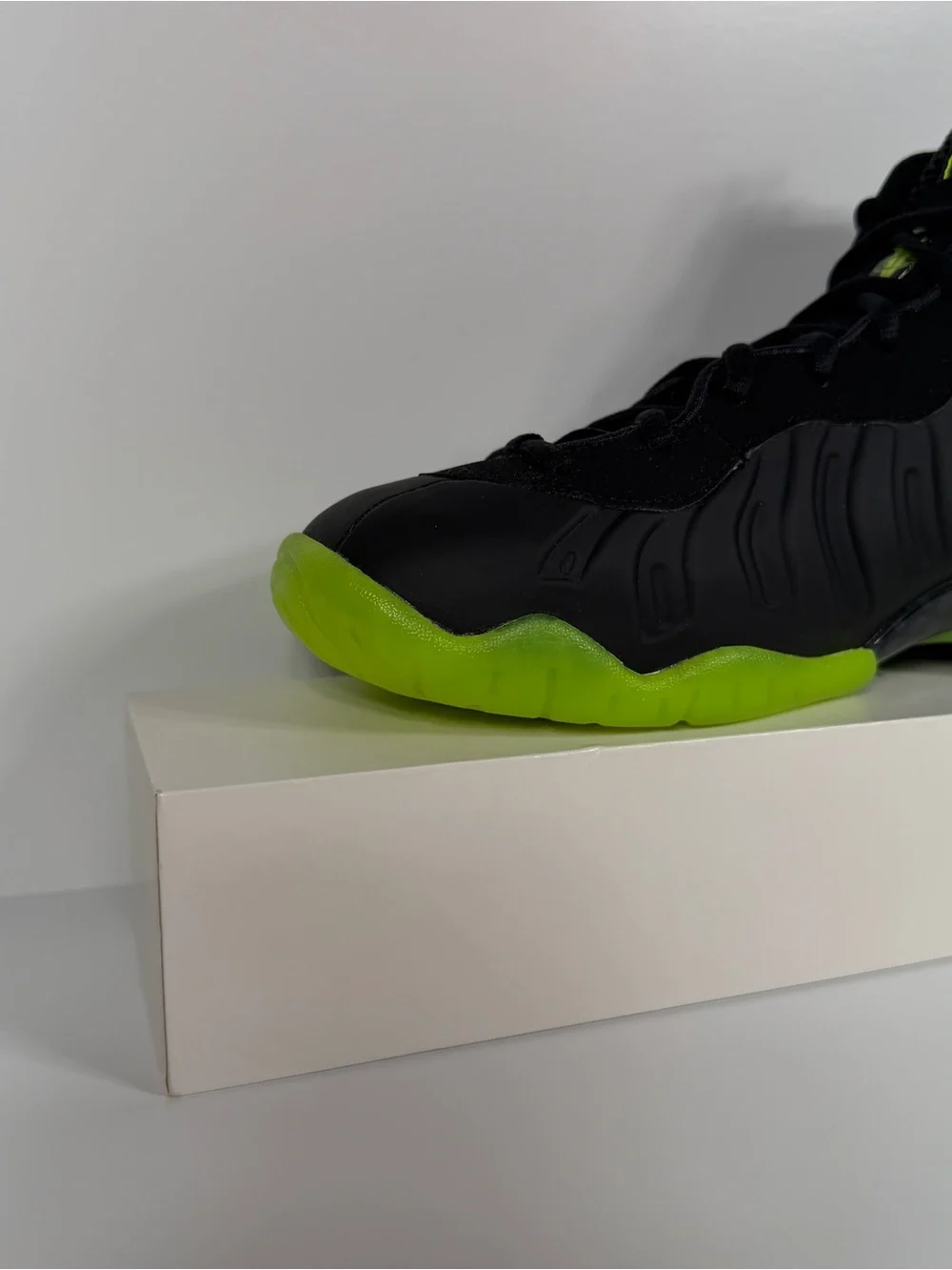 NIKE LITTLE POSITE ONE GS BLACK VOLT FOAMPOSITE KIDS SHOES SIZE 7Y NEON GREEN